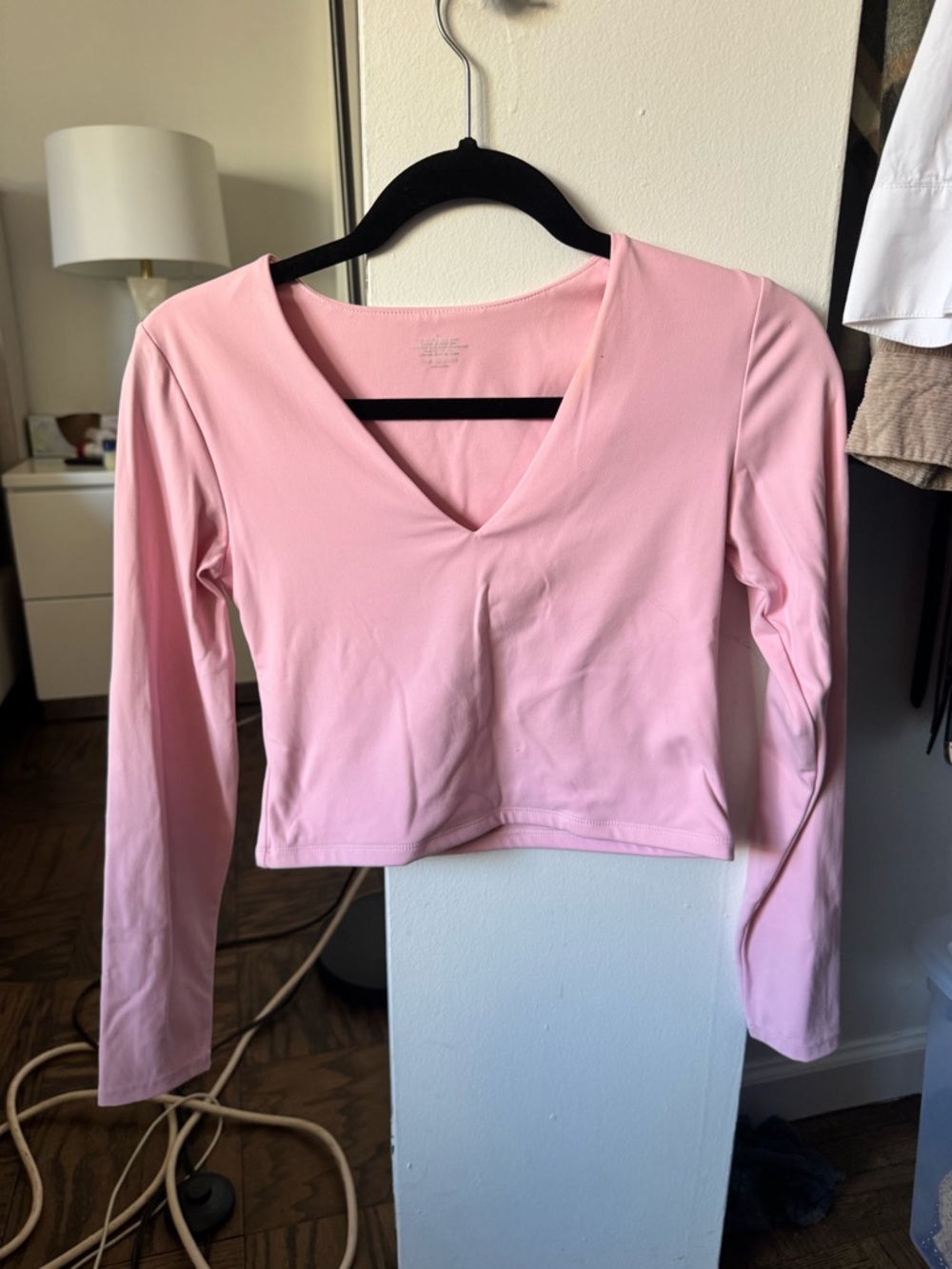 Women's Pink V-Neck Long Sleeve Crop Top
